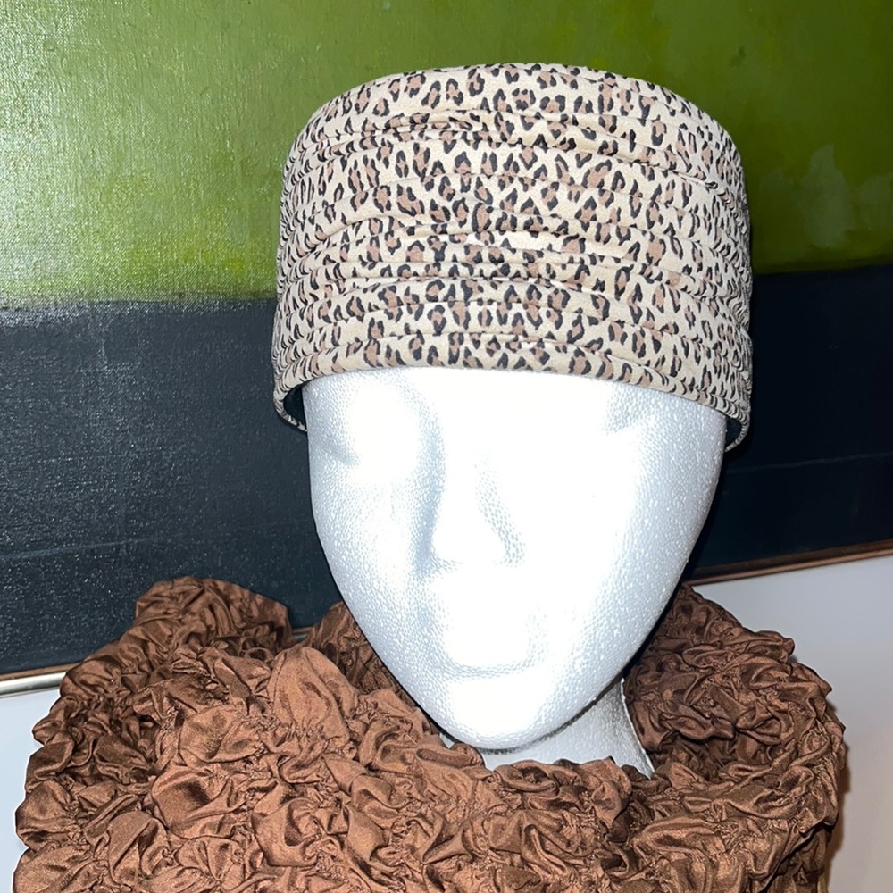 Vintage leopard pill box hat (suede
